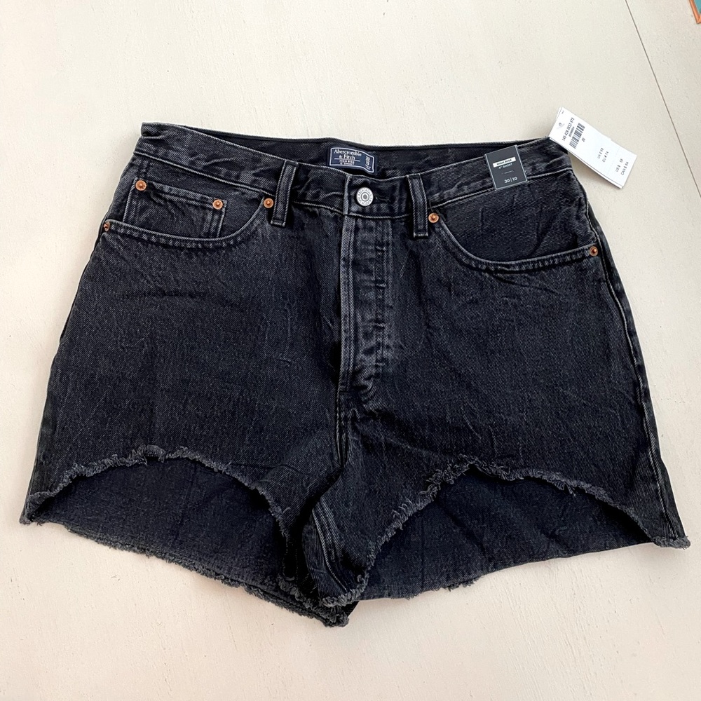 Womens Abercrombie & Fitch black denim jean shorts. High Rise 4”. Sz 10/30 NWT!